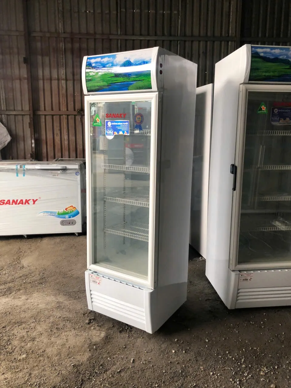 Thanh lý Tủ mát Sanaky 240l VH-3088K ảnh nghiên phải