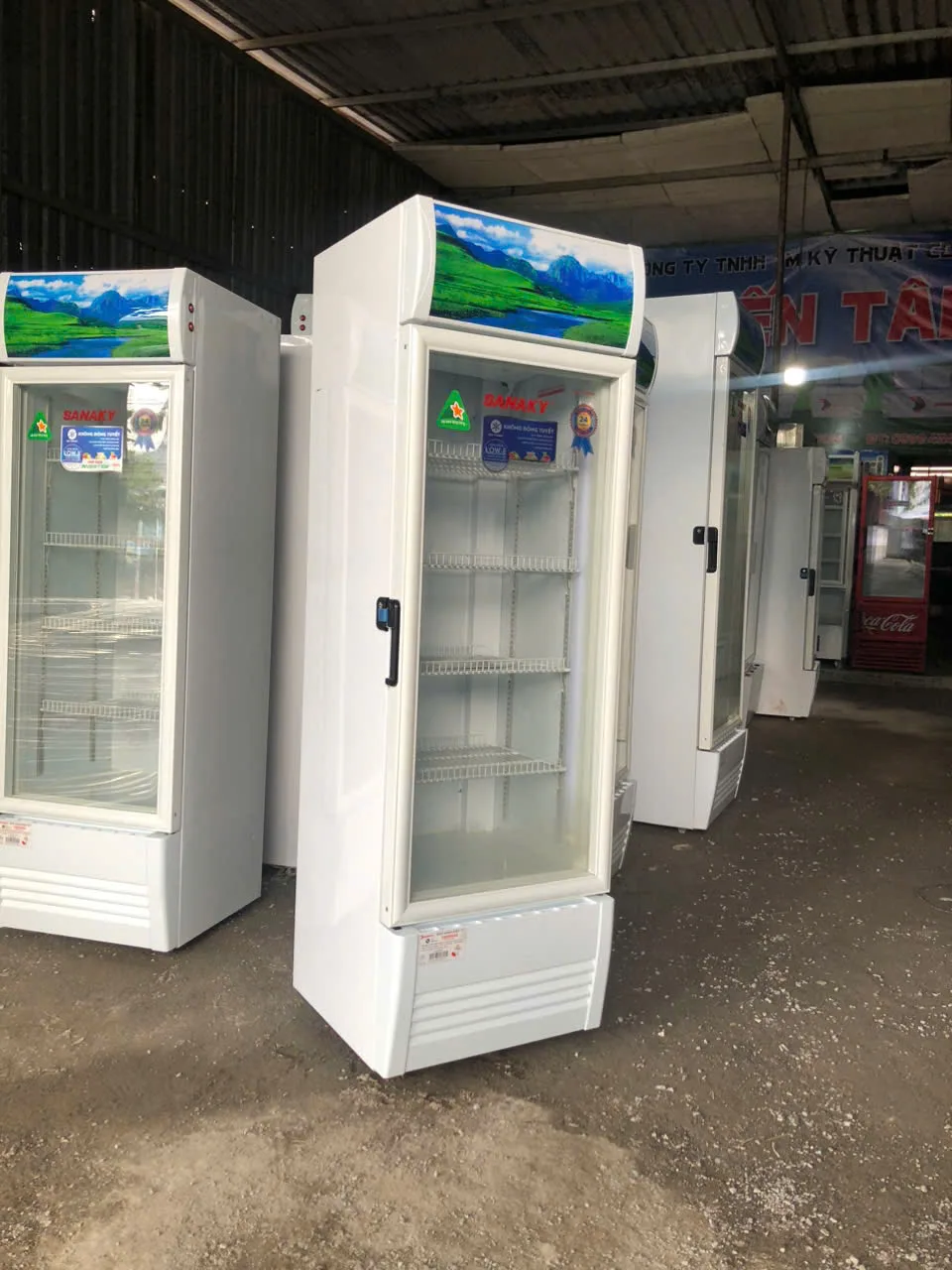 Thanh lý Tủ mát Sanaky 240l VH-3088K ảnh nghiên trái