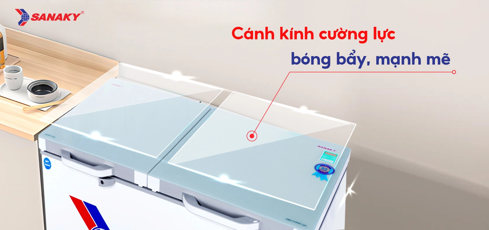 Cánh kính cường lực bóng bẩy mạnh mẽ Cánh kính cường lực bóng bẩy mạnh mẽ của tủ đông mát 195 lít Sanaky VH-2599W4K