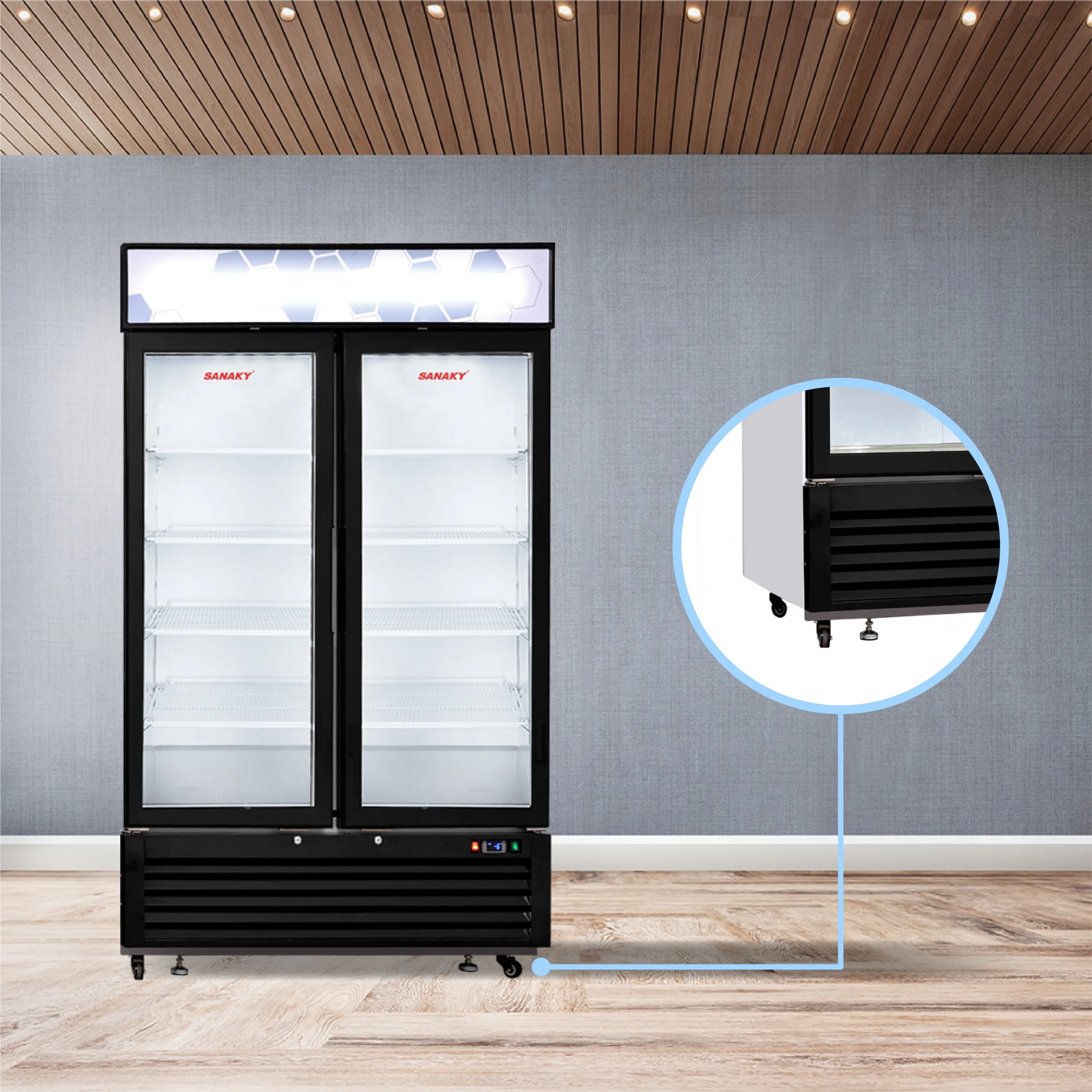 Cận cảnh chân tủ mát 1320 lít Sanaky VH-1368K có bánh xe và chân đế vững chắc