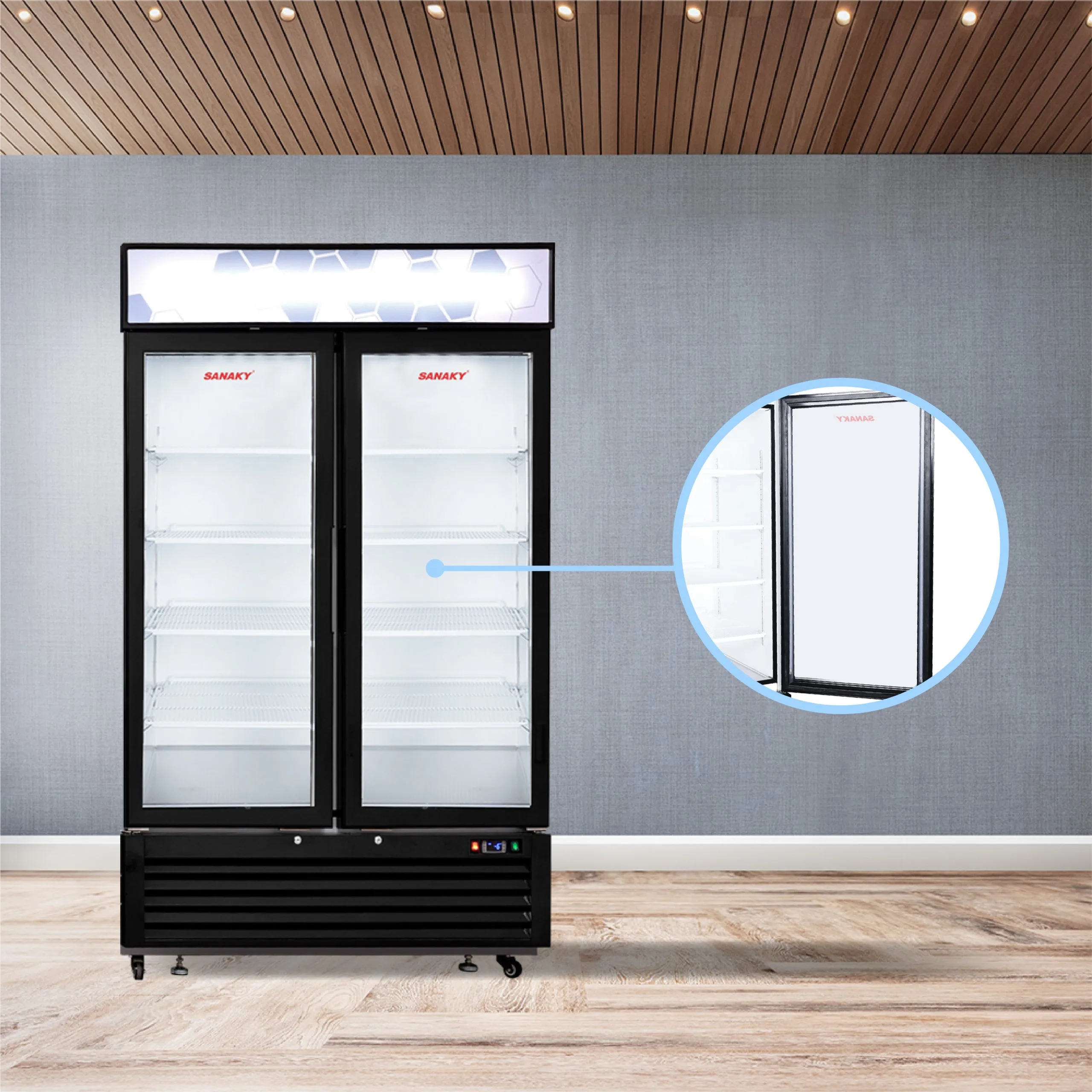 Tủ mát 1320 lít Sanaky VH-1368K với thiết kế cửa kính và hệ thống kệ trưng bày