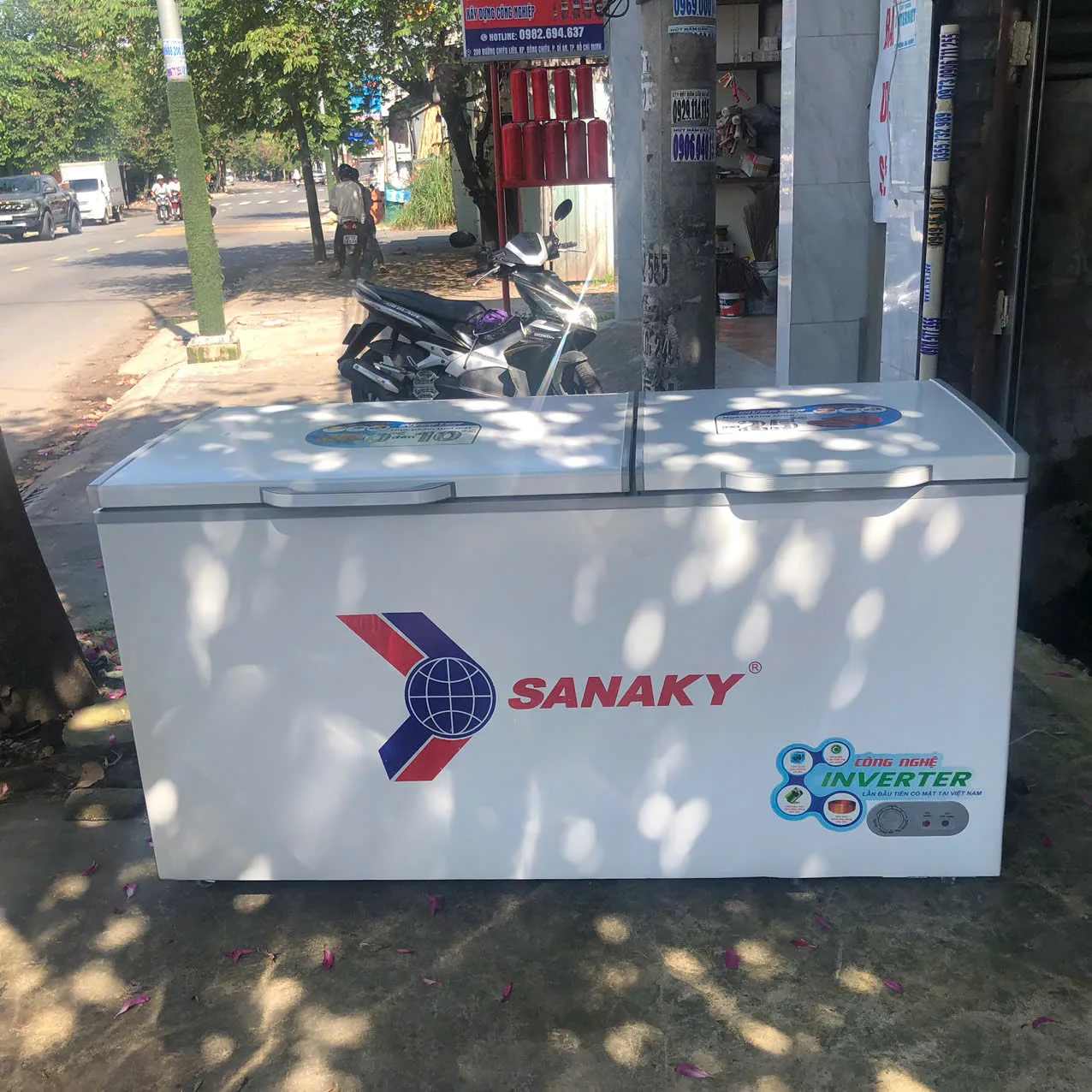 Thanh lý Tủ đông Sanaky Inverter 660l VH-6699HY3